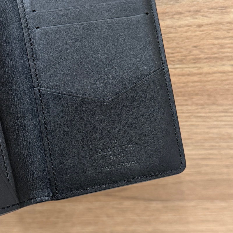 LV 黑色牛皮對開卡包-3