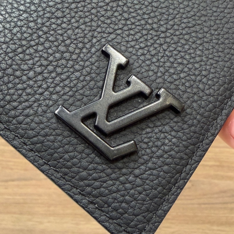 LV 黑色牛皮對開卡包-4