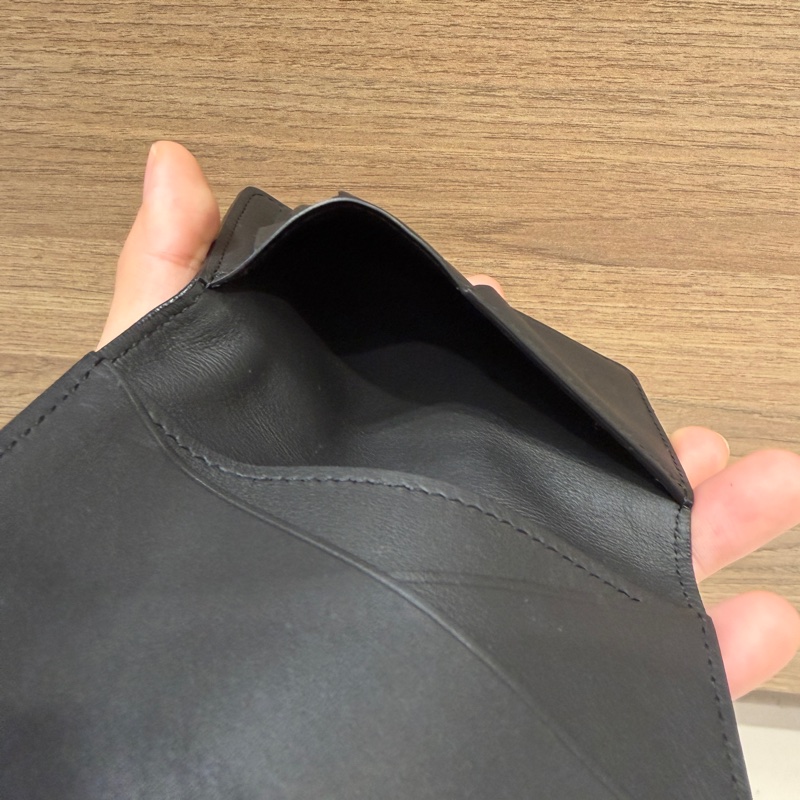 LV 黑色牛皮對開卡包-6