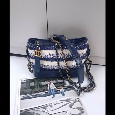 Chanel 藍白亮片秀款小號流浪斜背包