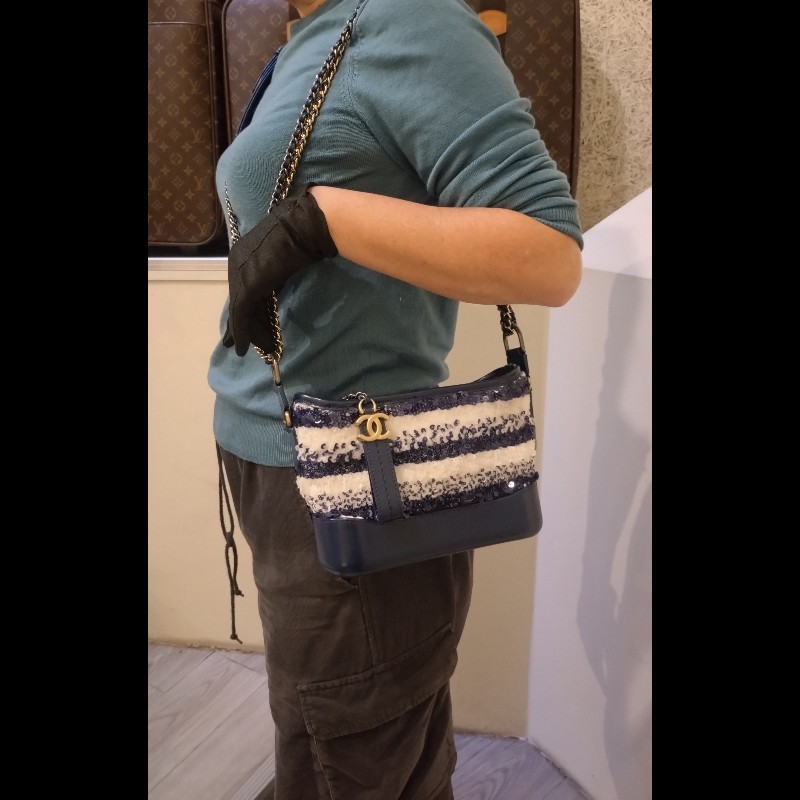 Chanel 藍白亮片秀款小號流浪斜背包-2