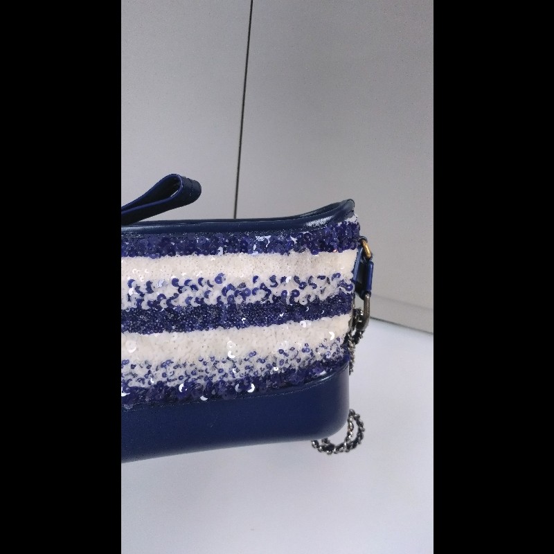 Chanel 藍白亮片秀款小號流浪斜背包-4