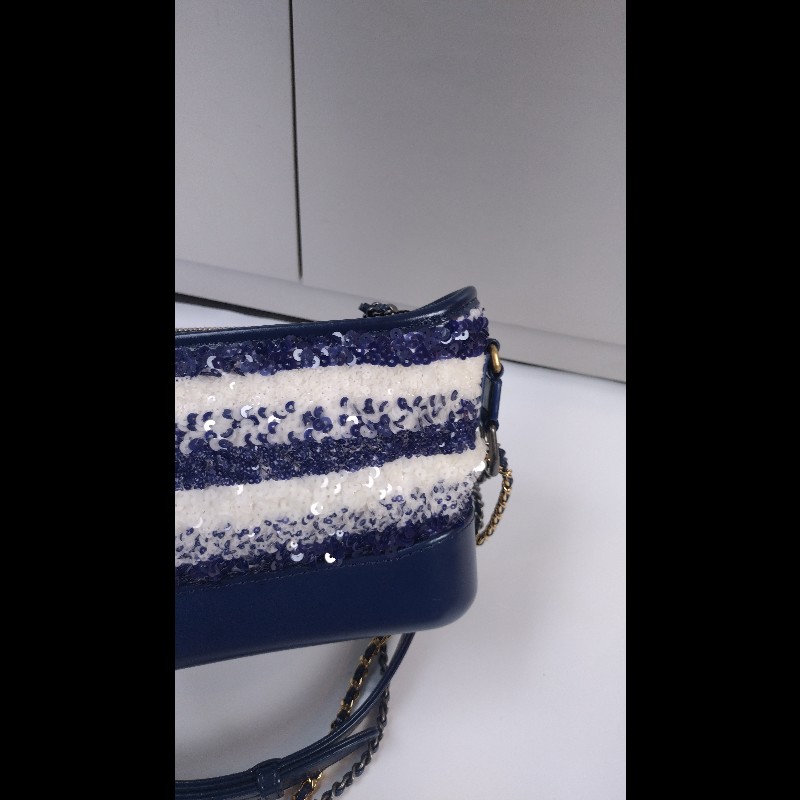 Chanel 藍白亮片秀款小號流浪斜背包-5