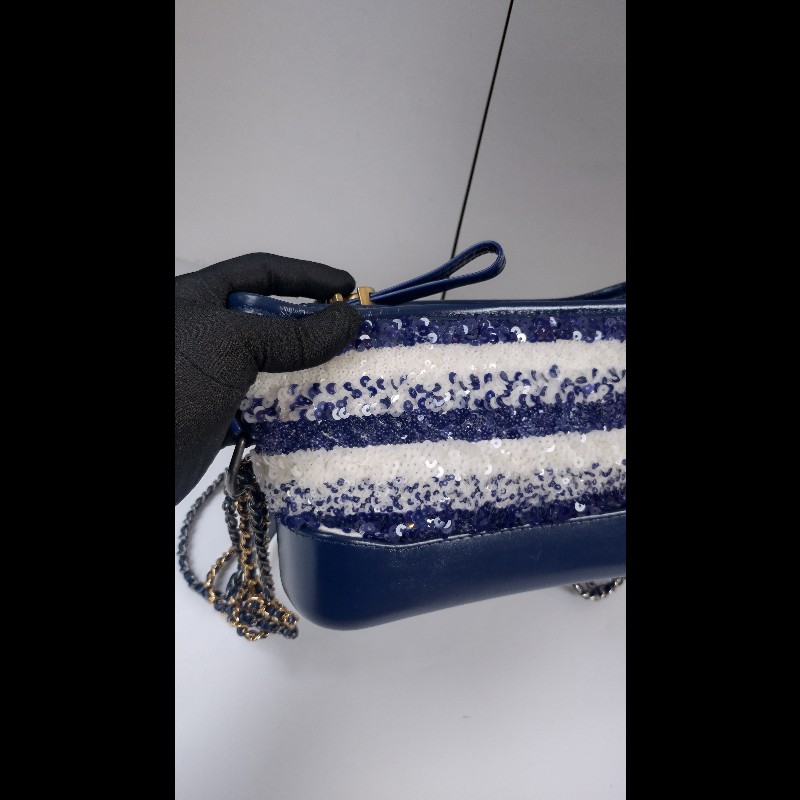 Chanel 藍白亮片秀款小號流浪斜背包-7