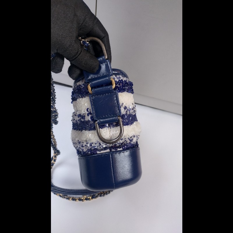 Chanel 藍白亮片秀款小號流浪斜背包-8