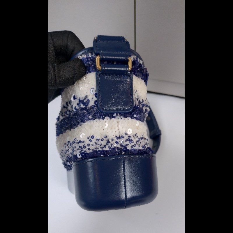 Chanel 藍白亮片秀款小號流浪斜背包-9
