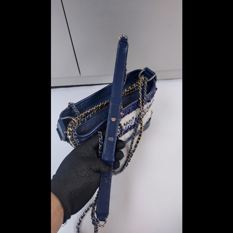 Chanel 藍白亮片秀款小號流浪斜背包-22