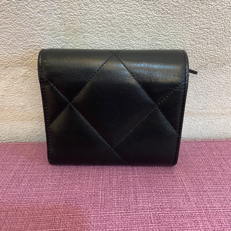 Chanel AP1064黑金羊皮19三折短夾-10