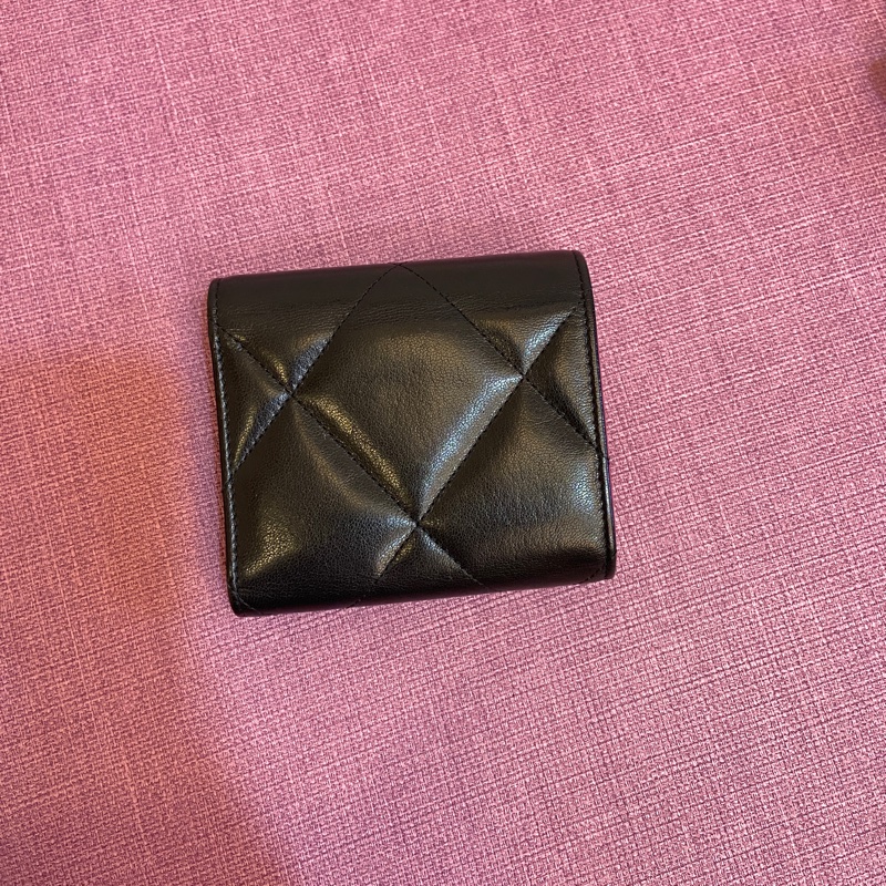 Chanel AP1064黑金羊皮19三折短夾-11