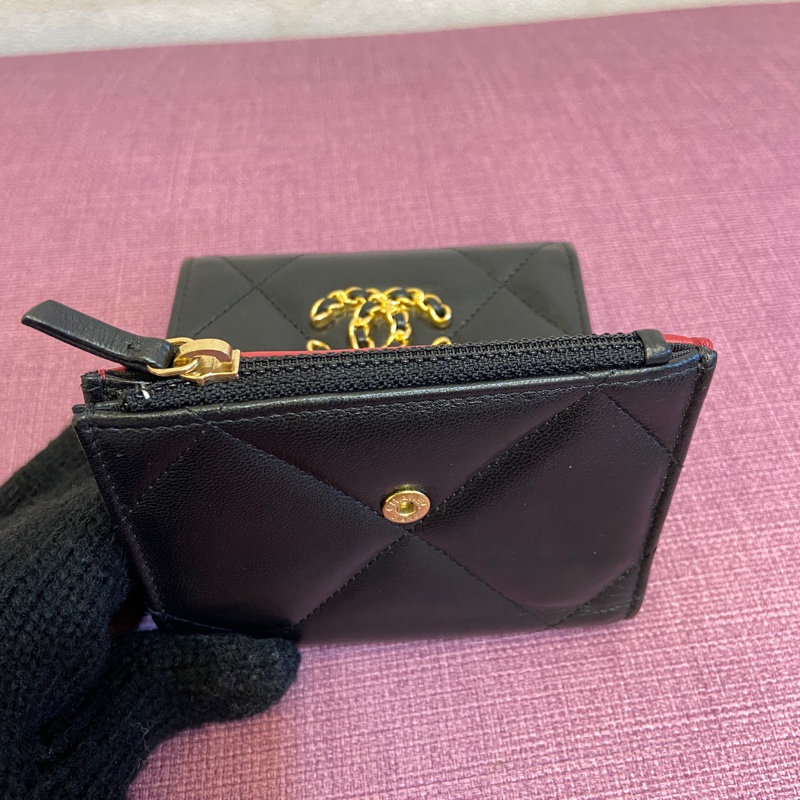 Chanel AP1064黑金羊皮19三折短夾-12