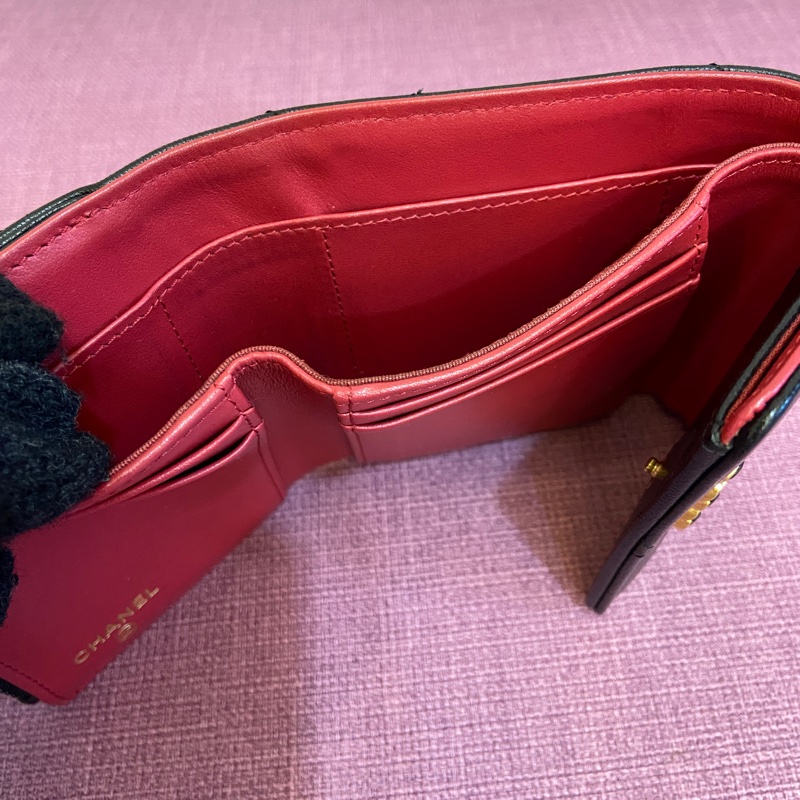 Chanel AP1064黑金羊皮19三折短夾-17