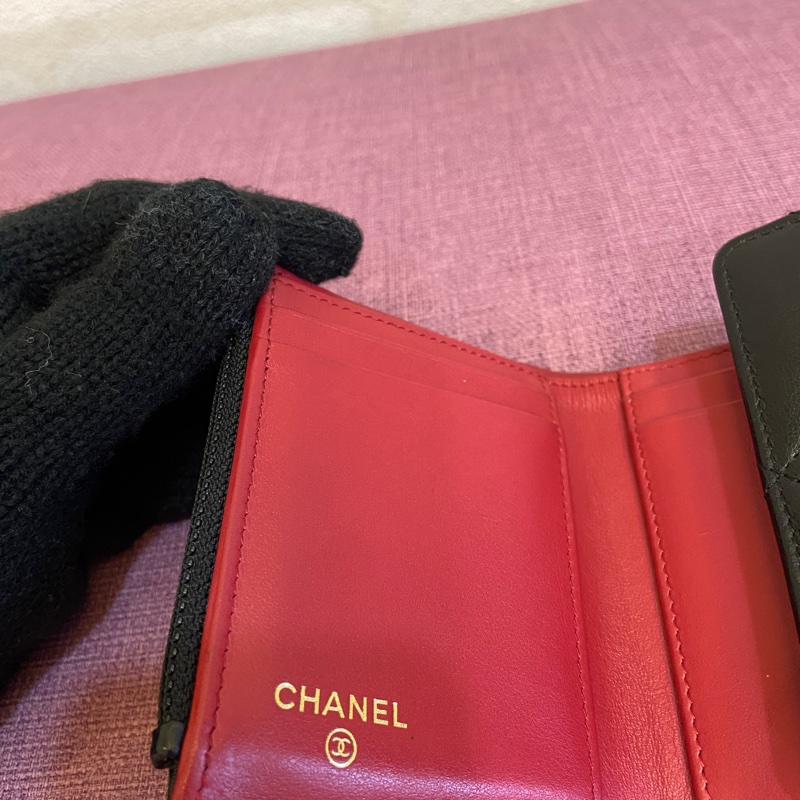 Chanel AP1064黑金羊皮19三折短夾-18