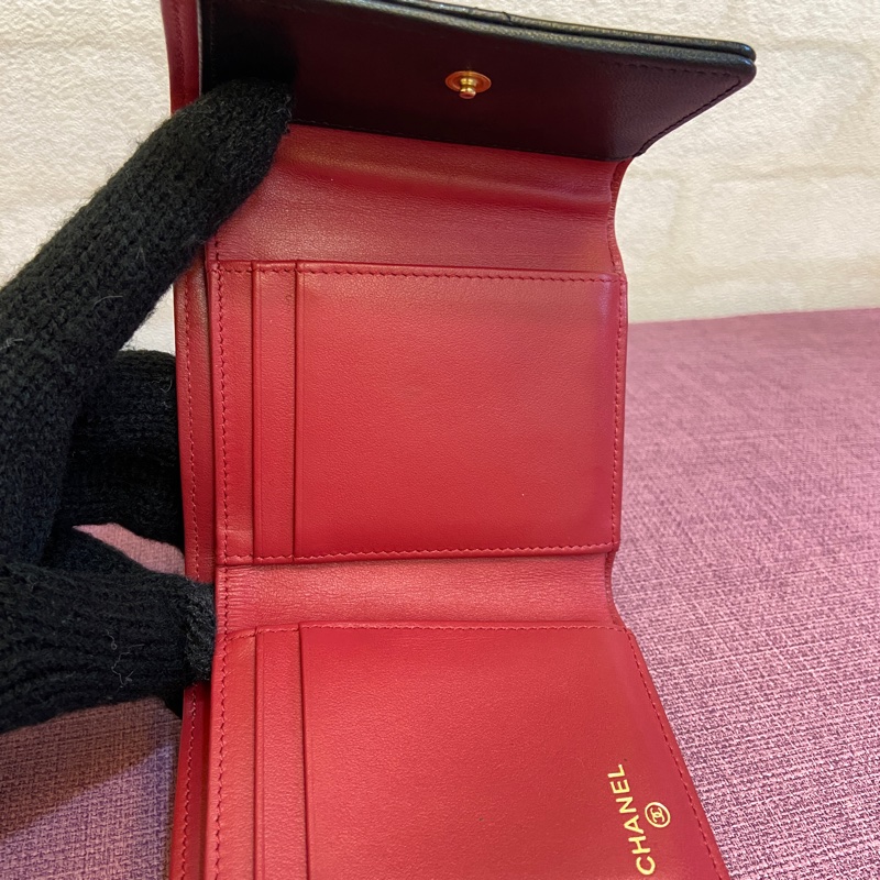 Chanel AP1064黑金羊皮19三折短夾-19