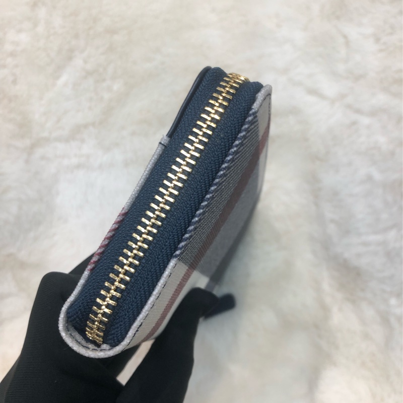 Burberry Blue Label 格仔拼藍色拉鍊長銀包 XB516-3