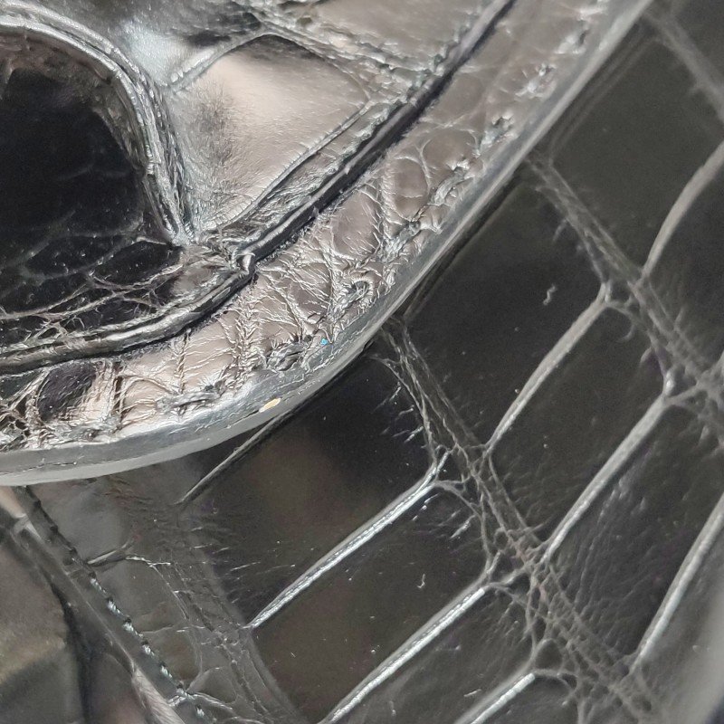 Gucci鱷魚皮純色壓紋字母ogo金屬扣手提包-21