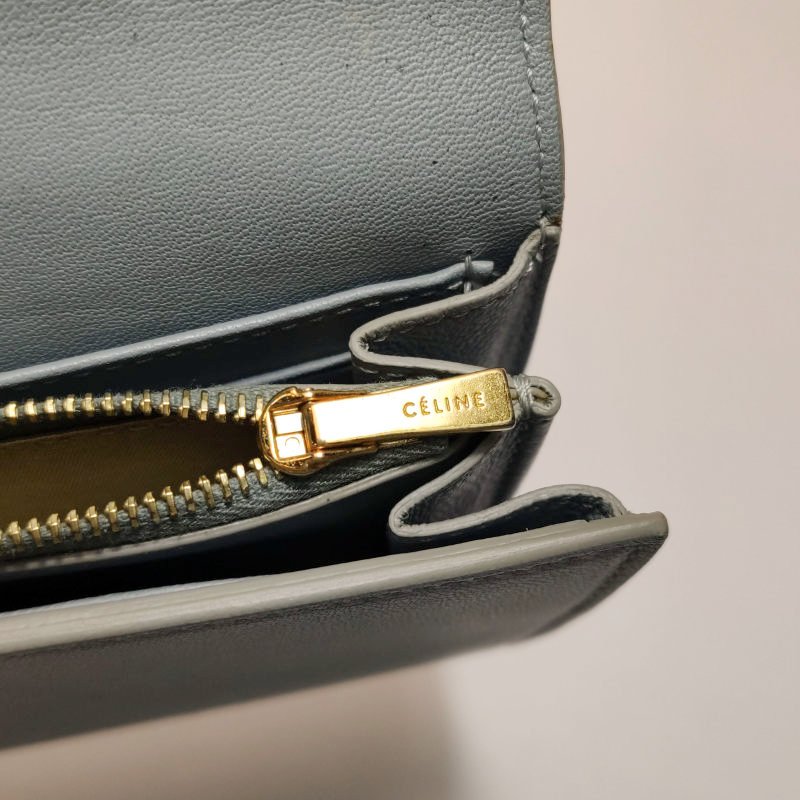 Celine牛皮純色字母Logo翻蓋錢包-9