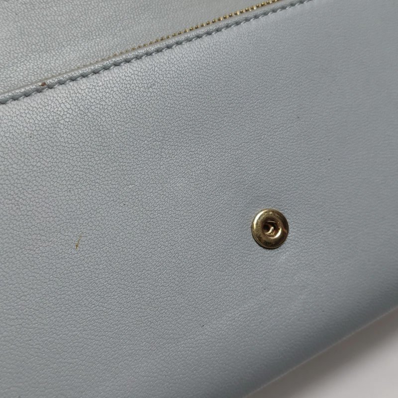 Celine牛皮純色字母Logo翻蓋錢包-14