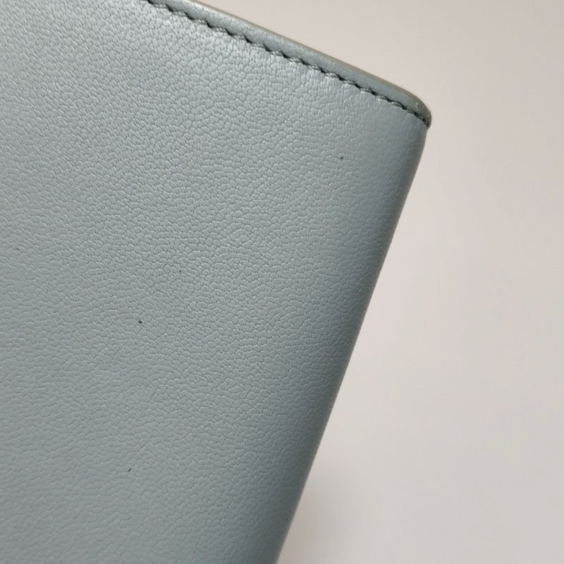 Celine牛皮純色字母Logo翻蓋錢包-15