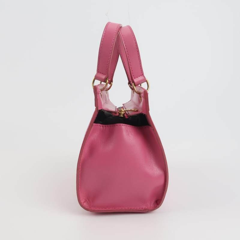 Celine牛皮純色字母Logo吊飾拉鍊斜背包-3