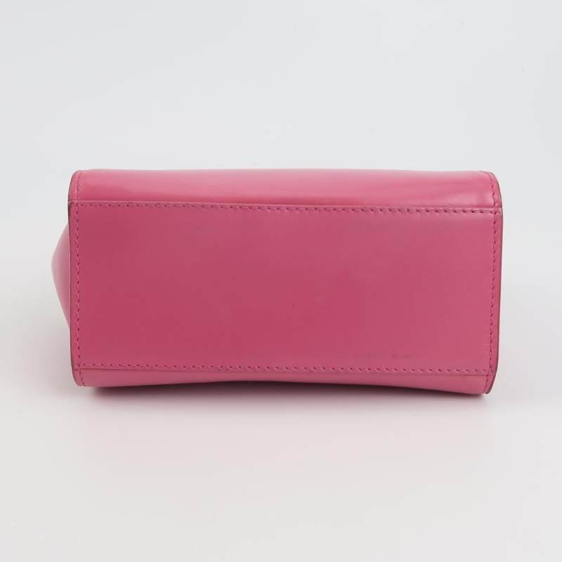 Celine牛皮純色字母Logo吊飾拉鍊斜背包-5