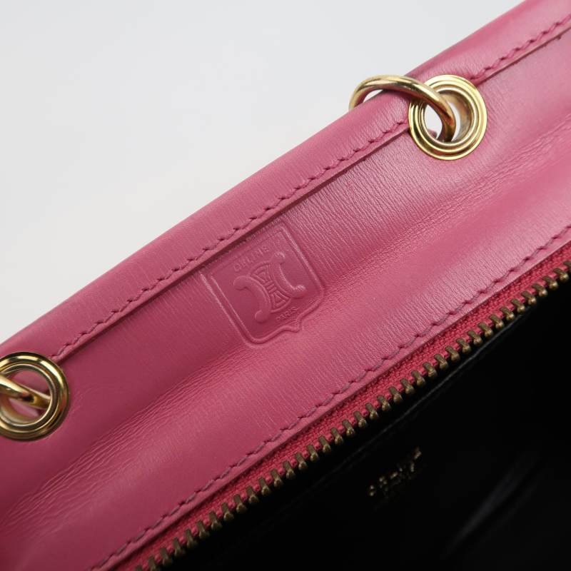 Celine牛皮純色字母Logo吊飾拉鍊斜背包-7