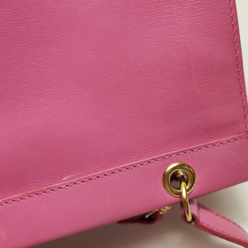 Celine牛皮純色字母Logo吊飾拉鍊斜背包-18