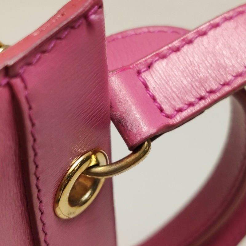 Celine牛皮純色字母Logo吊飾拉鍊斜背包-20