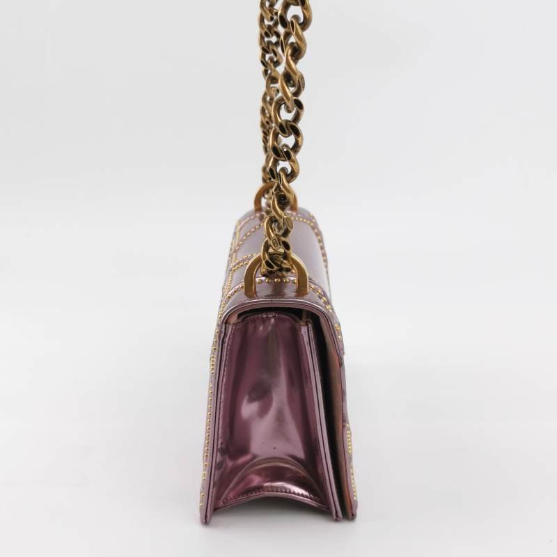 Dior Diorama盾牌包小號牛皮鉚釘盾形紋章搭扣單肩包-3