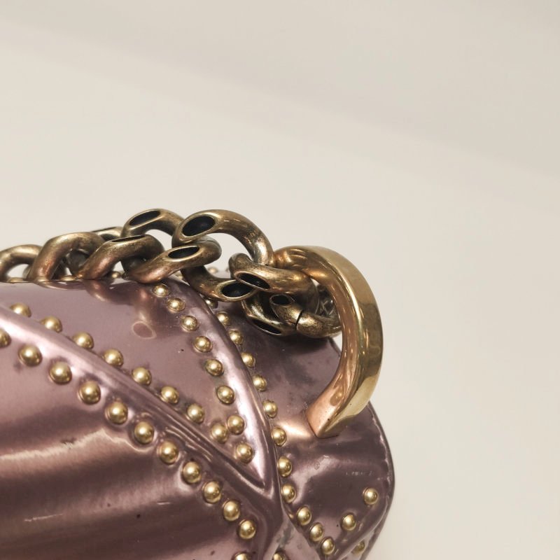 Dior Diorama盾牌包小號牛皮鉚釘盾形紋章搭扣單肩包-12