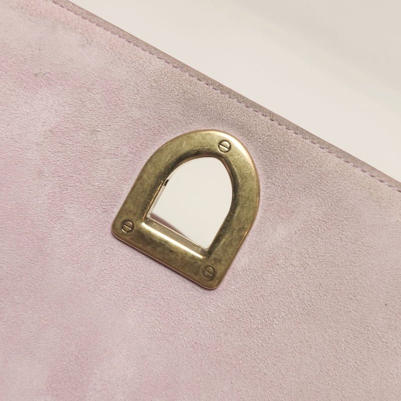 Dior Diorama盾牌包小號牛皮鉚釘盾形紋章搭扣單肩包-13