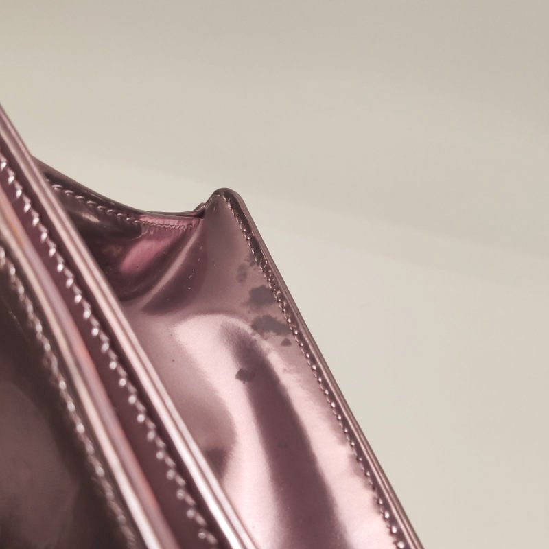 Dior Diorama盾牌包小號牛皮鉚釘盾形紋章搭扣單肩包-19