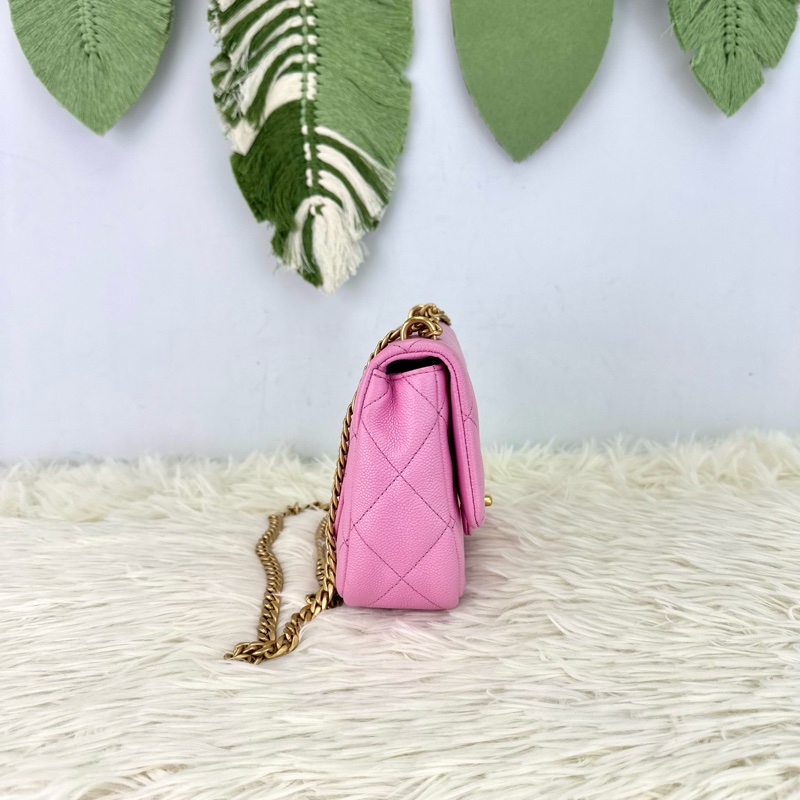 CHANEL 23P 粉色愛心調節扣荔枝紋皮 方胖子-3