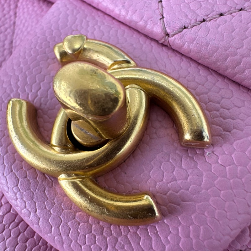 CHANEL 23P 粉色愛心調節扣荔枝紋皮 方胖子-7