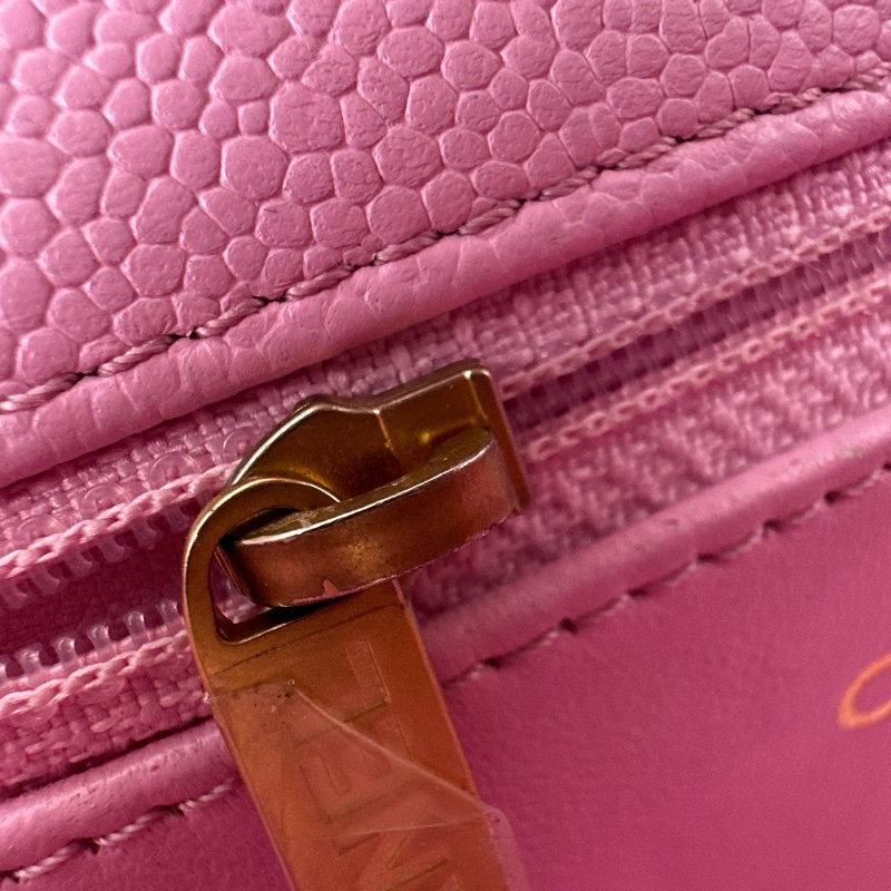 CHANEL 23P 粉色愛心調節扣荔枝紋皮 方胖子-11