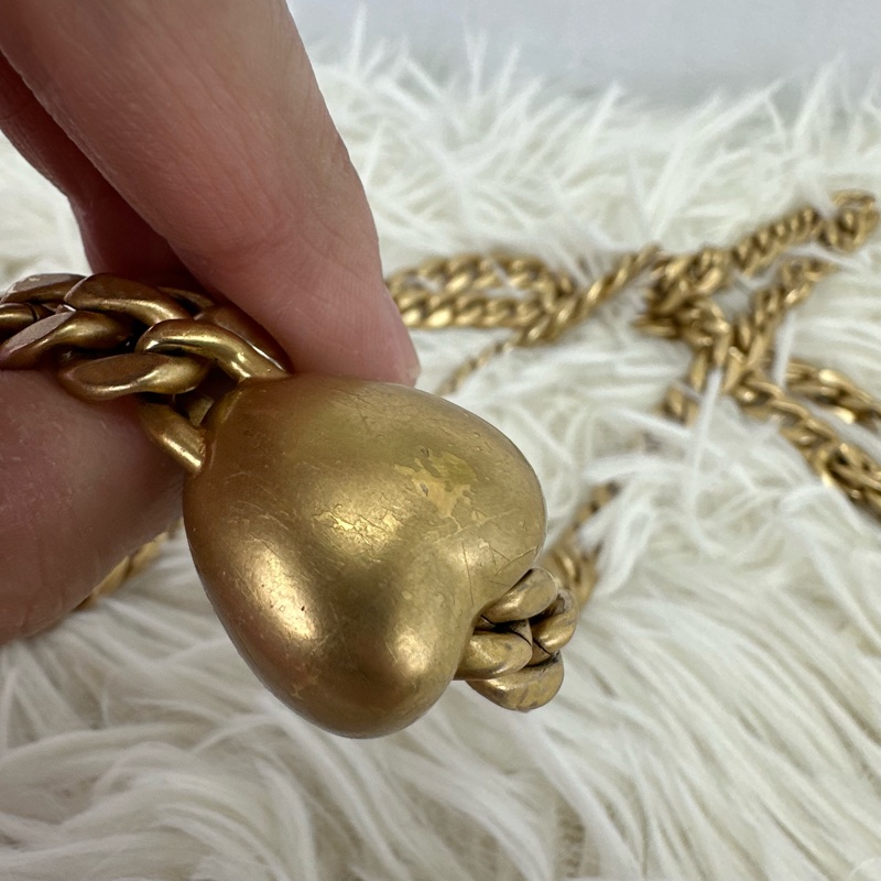 CHANEL 23P 粉色愛心調節扣荔枝紋皮 方胖子-13