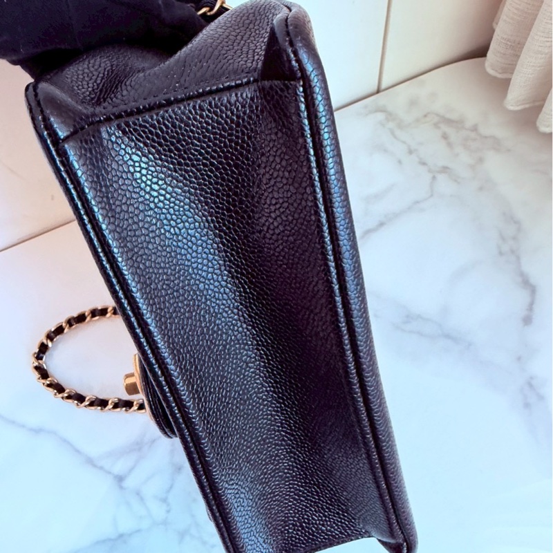 Chanel✨2024K復古金幣皮穿鏈條黑金荔枝皮金幣CF23 中號 晶片款-14