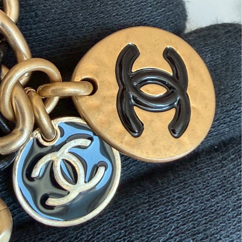 Chanel✨2024K復古金幣皮穿鏈條黑金荔枝皮金幣CF23 中號 晶片款-28