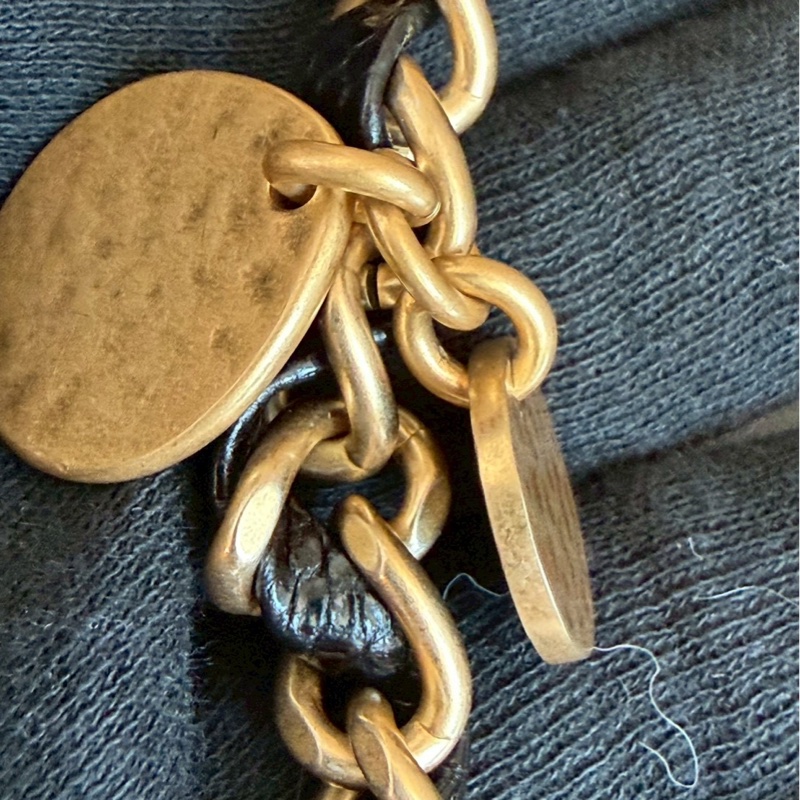 Chanel✨2024K復古金幣皮穿鏈條黑金荔枝皮金幣CF23 中號 晶片款-29