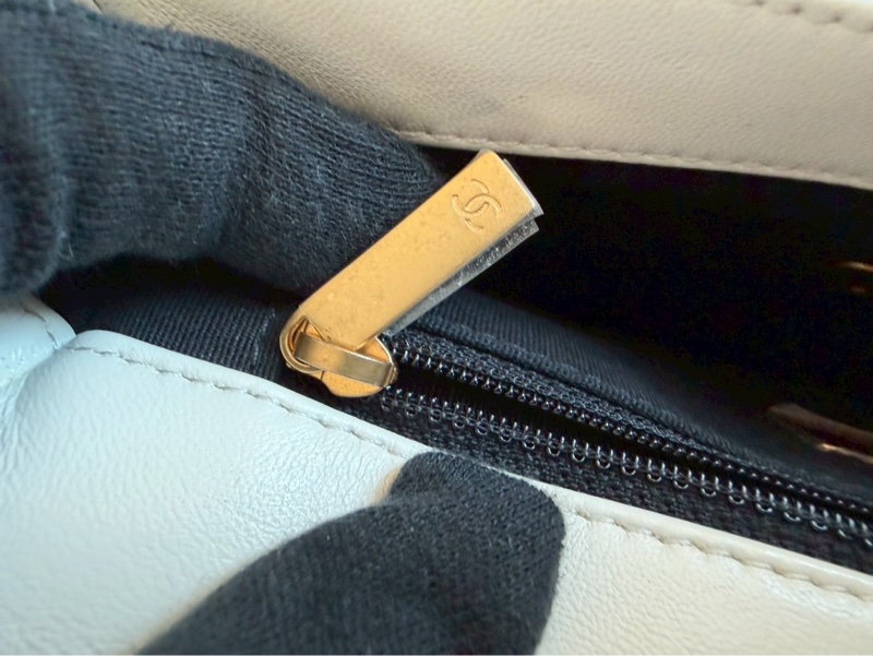 Chanel✨19bag 26公分 小號白色金釦鏈條包單肩包斜背包-23