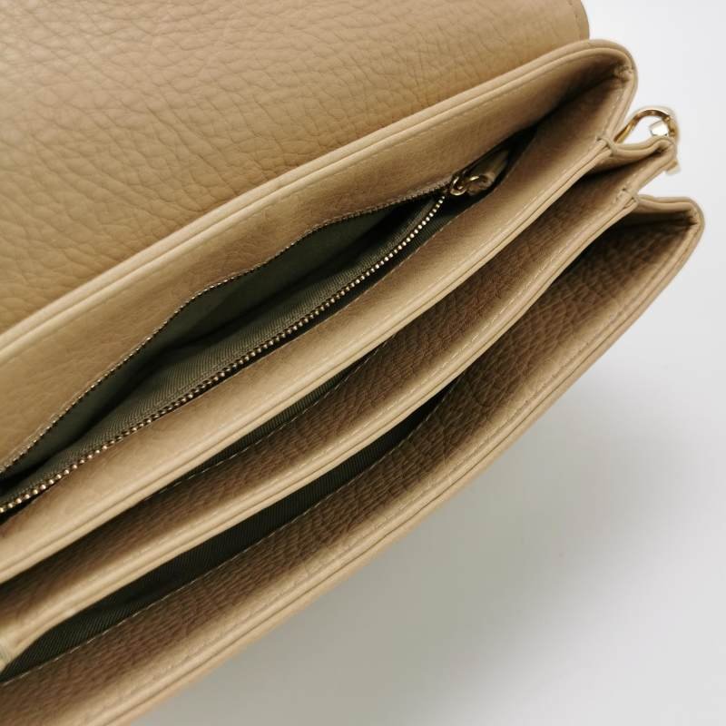 Bvlgari牛皮純色金屬扣單肩包-6