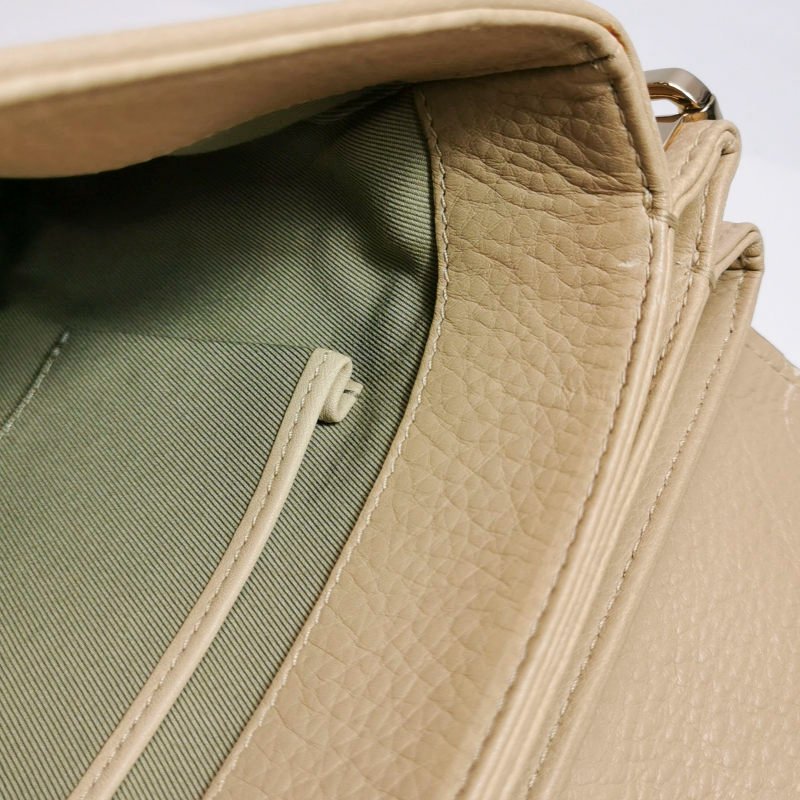 Bvlgari牛皮純色金屬扣單肩包-9