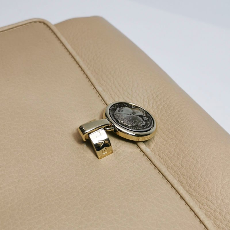 Bvlgari牛皮純色金屬扣單肩包-12