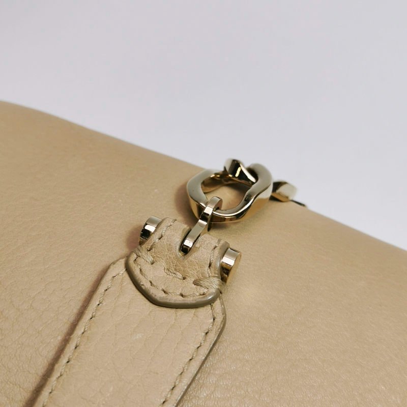 Bvlgari牛皮純色金屬扣單肩包-13