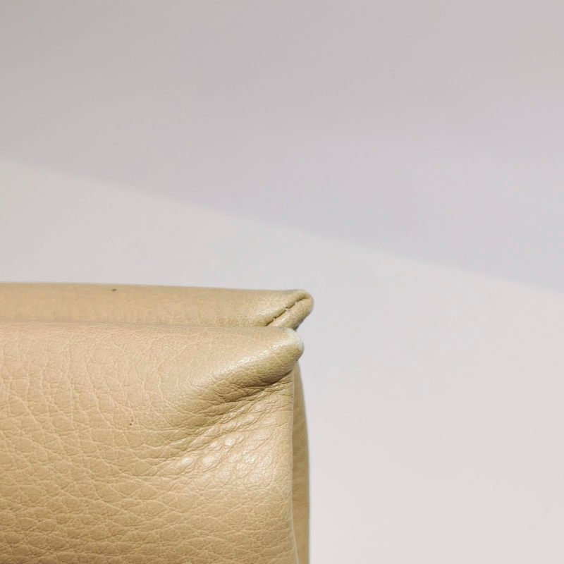 Bvlgari牛皮純色金屬扣單肩包-15