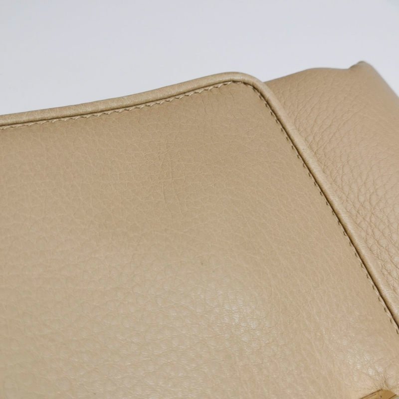 Bvlgari牛皮純色金屬扣單肩包-19