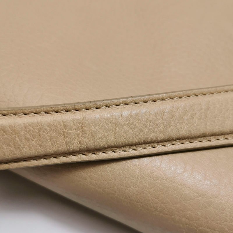 Bvlgari牛皮純色金屬扣單肩包-21