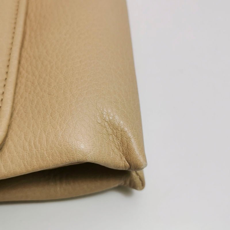 Bvlgari牛皮純色金屬扣單肩包-22