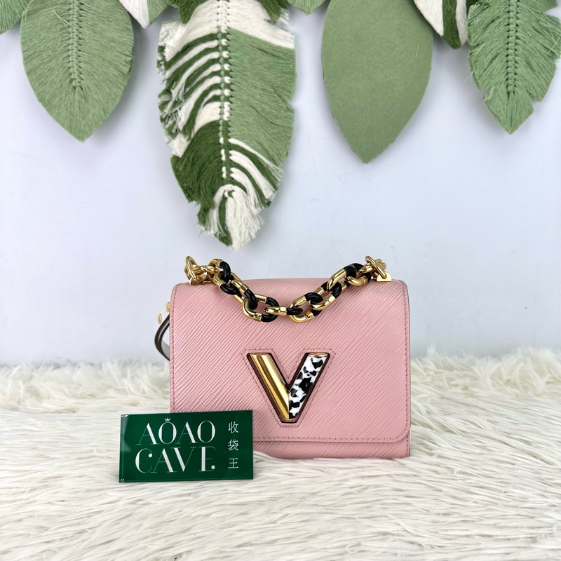 LV Twist 粉紅水波紋旋轉扣 PM Size 晶片款-0