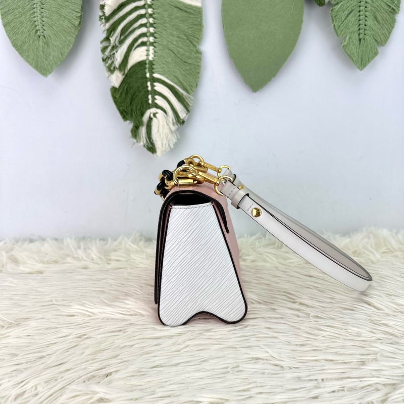 LV Twist 粉紅水波紋旋轉扣 PM Size 晶片款-2