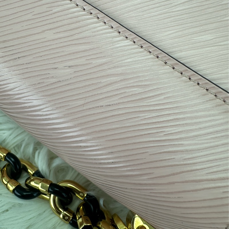 LV Twist 粉紅水波紋旋轉扣 PM Size 晶片款-6